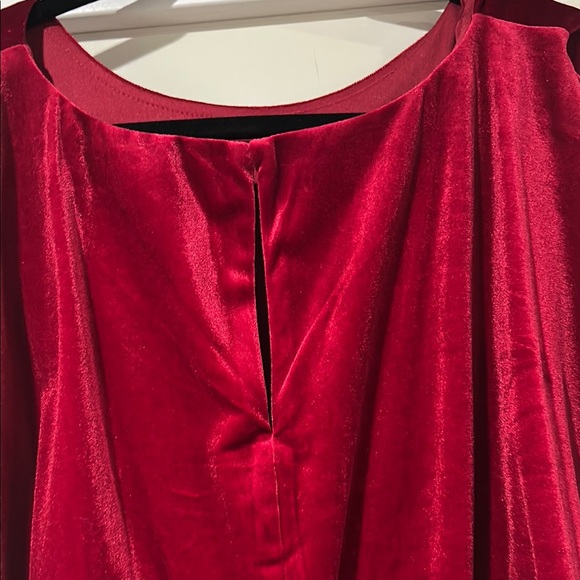 Elegant Red Velvet Maxi Dress - Picture 2 of 3